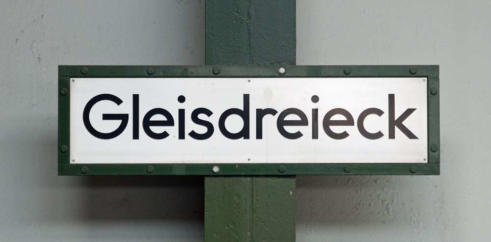 Fotograma de Gleisdreieck: letrero de la estación Gleisdreieck