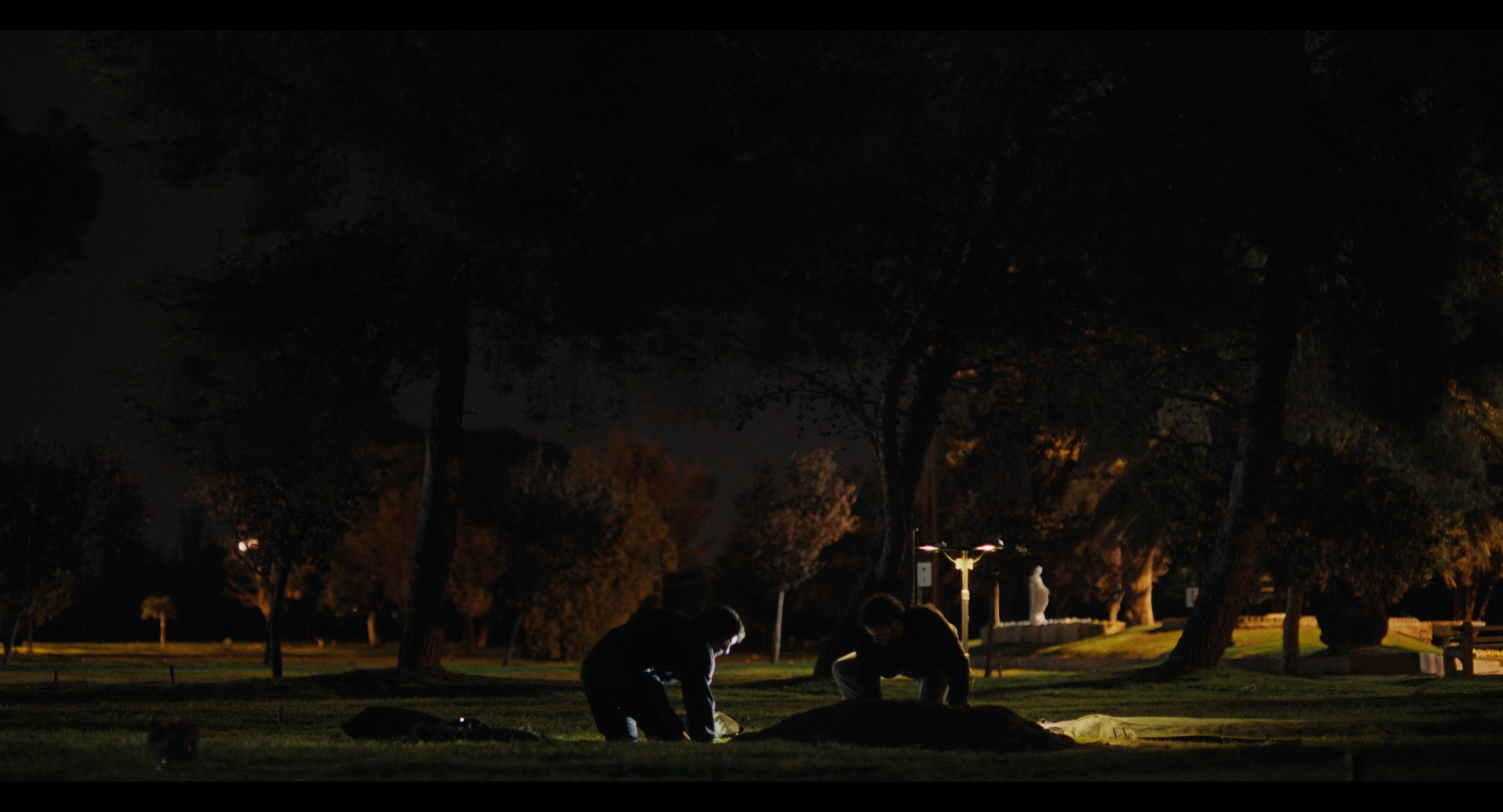 Escena nocturna de Los Renacidos